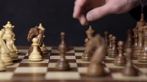 Das Schachspiel wird lange gespielt.