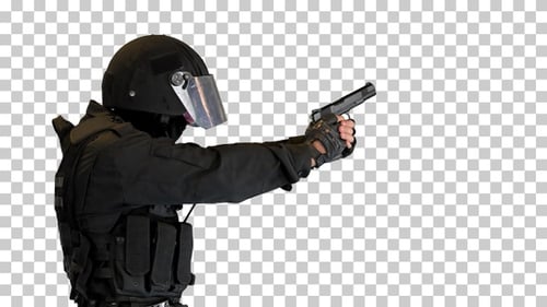 Hombre armado en un barril protector con una pistola, Alpha Channel