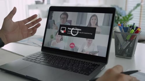 Problème de connexion à un ordinateur en gros plan, appel vidéo, conférence