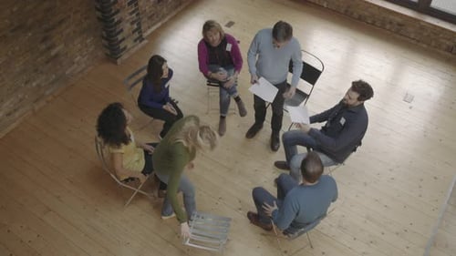 Atelier de thérapie de groupe, séance de groupe en cercle