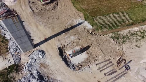 Luftaufnahme Neue Straßen- oder Autobahnbaustelle 4K - V9