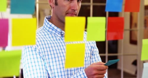 Adult Solving Strategy with Colorful Notes on Glass Wall