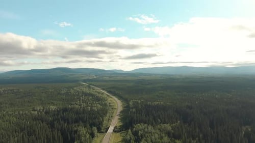 Vista panorâmica panorâmica da estrada perto do pôr do sol