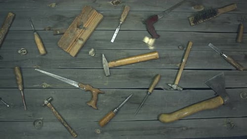 Grundlegende Werkzeuge zur Holzbearbeitung.