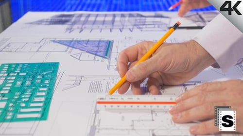 Arquitectos que trabajan en la oficina