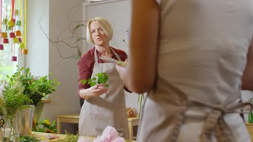 Floral Design Expert Giving Master Class