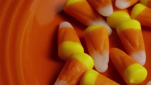 Rotierende Aufnahme von Halloween Candy Corn - CANDY CORN