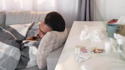 Maladie de la grippe, homme malade, rétablissement à la maison,