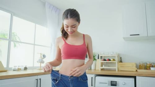 Young Woman Shows Off Weight Loss in Kitchen