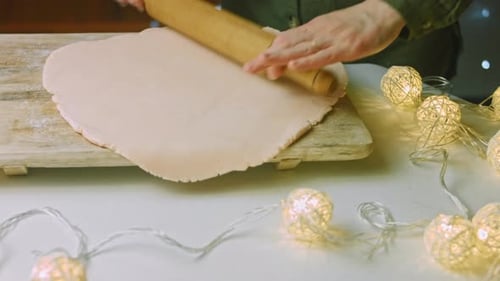 I Spread the Cream on the Square Baking Cakes