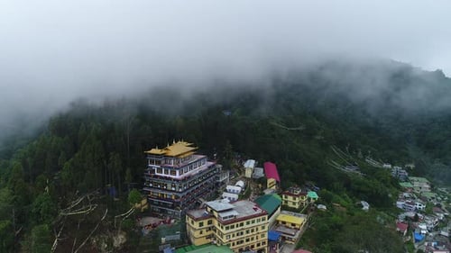 Monastère de Rumtek dans le Sikkim en Inde vu du ciel