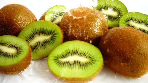 Frischer saftiger Kiwi
