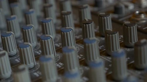 Analoger Musikmixer 4K UHD 2160p Panning Footage Mischpult 3840X2160 4K UHD-Video