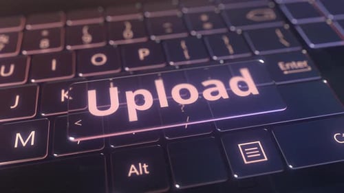 Teclado de computadora futurista y tecla de carga transparente