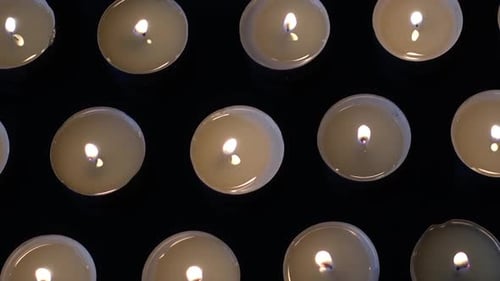 Bougies sur fond noir 55