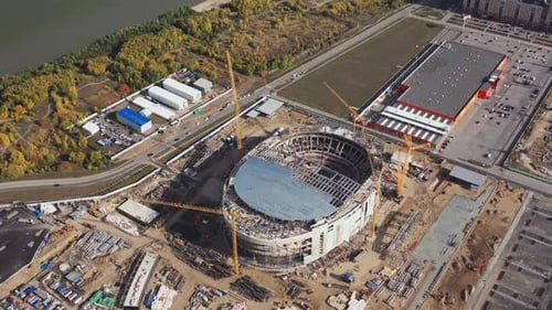Sitio de construcción del estadio deportivo y Calm River