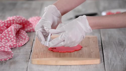 Making Fondant Flowers for Cake Decoration