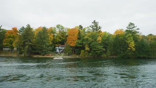 Scenic Lakeside Home in Autumn Colors