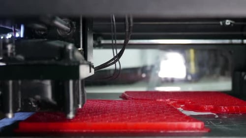 Moderner 3D-Drucker druckt ein Teil