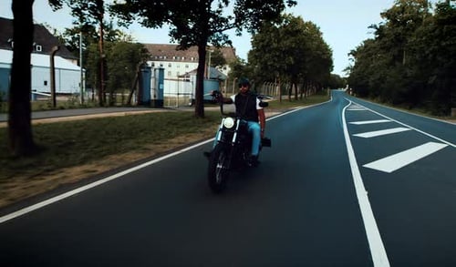 Hombre en moto