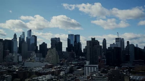 Aufnahme von modernen Skyline-Hochhäusern der Stadtstadt