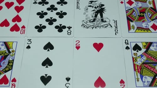 Karten für Kartenspiele auf dem Tisch
