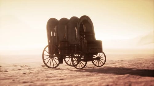 Vagón retro cubierto de lona en el desierto al atardecer