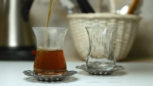 Türkischer Tee in zwei Gläsern