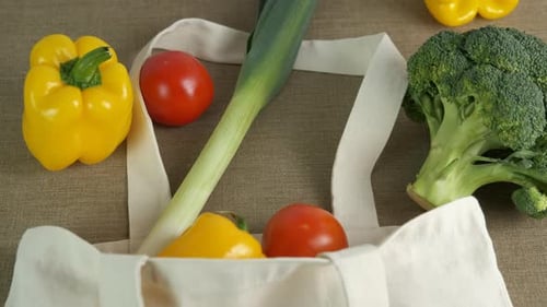 Sacola de compras com mercearia