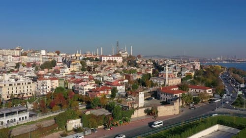 Damm von Istanbul am Bosporus