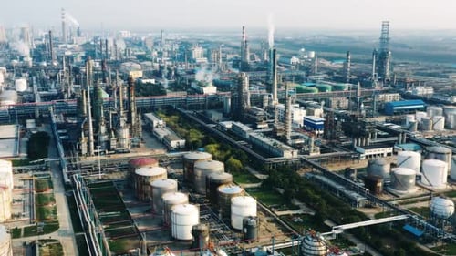 Vue aérienne de la raffinerie de pétrole