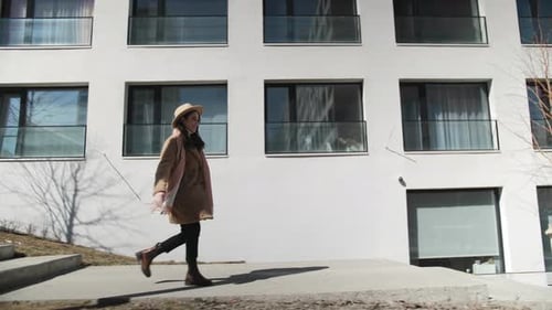 Camina por el hermoso edificio