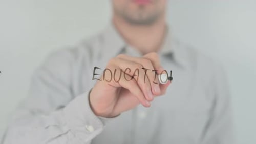 Educação: Escrevendo na tela com a mão