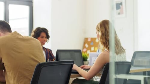 Equipe de negócios ou startups trabalhando no escritório