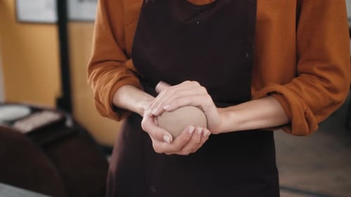 Pottering Concept Potter en atelier