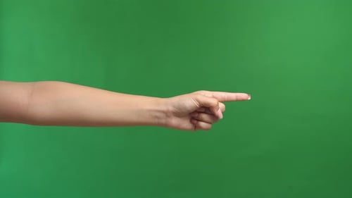 Isolierter weißer grüner Bildschirmhintergrund mit weiblicher Fingerspitze