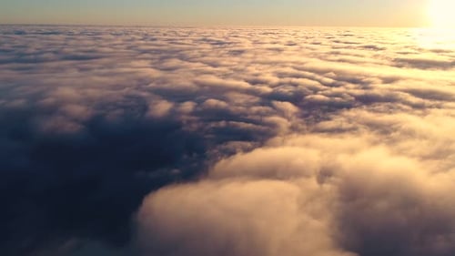 Por encima de las nubes