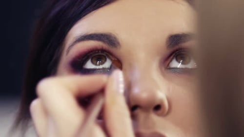 Proceso de creación de un look de maquillaje impecable