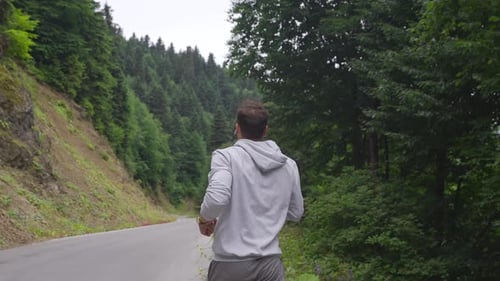 Faire du sport en plein air.