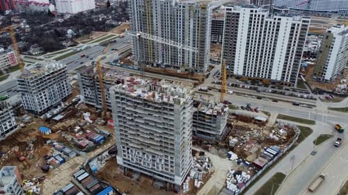 Über die Baustelle fliegen, als Baupersonal arbeiten, Bauherren arbeiten, Häuser bauen