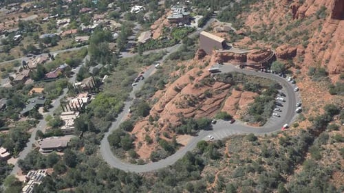 Luftbild von Sedona mit der Kapelle