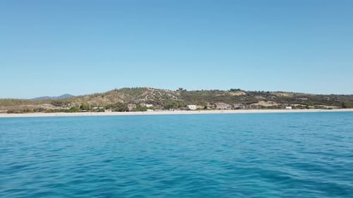 Segeln mit dem Beiboot auf dem Meer