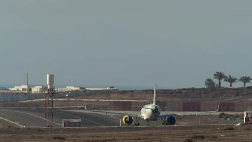 Das Flugzeug bereitet sich auf den Start vor
