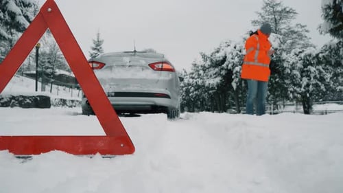 Driver Call Technical Assistance on the Road in Winter