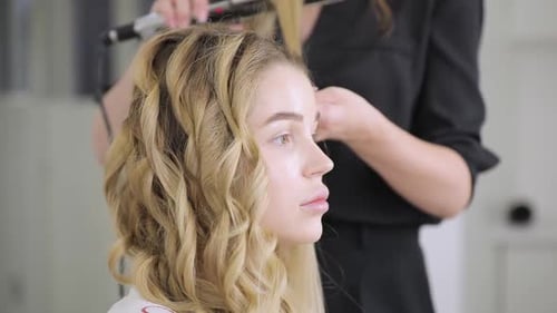 Hairdresser Salon, Master Make Hairstyle with Curling Iron