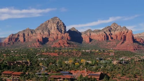 Sedona Arizona mit Thunder Mountain langsam herauszoomen