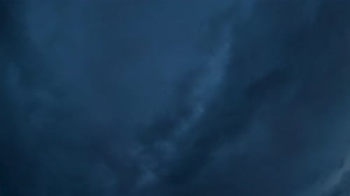 sehr dunkle und gruselige Gewitterwolken Zeitraffer 4k