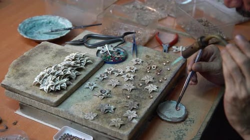 Herstellung von Silberschmuck