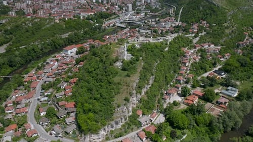 Vol de Drone au-dessus de la ville de Lovech, en Bulgarie