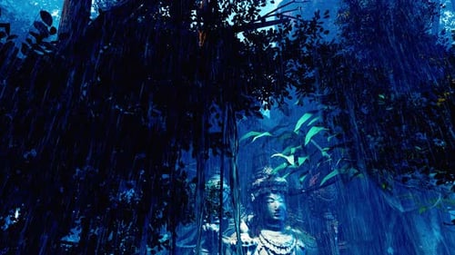 Sculpture dans la jungle sous la pluie